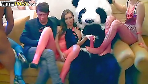 Sexy young chick with a sexy body kac