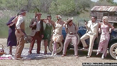 Mas cytherea, all holes in love and ready video